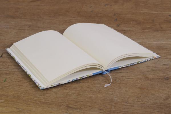 Tagebuch blau bunte Motive Handarbeit aus Deutschland Papeterie Schreibweise